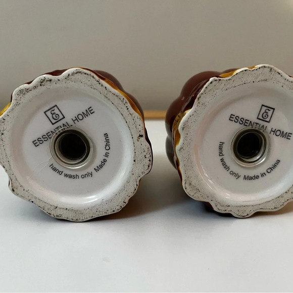 Fall Pumkin Salt And Pepper Shaker Set and Napkin Holder - Picture 5 of 9